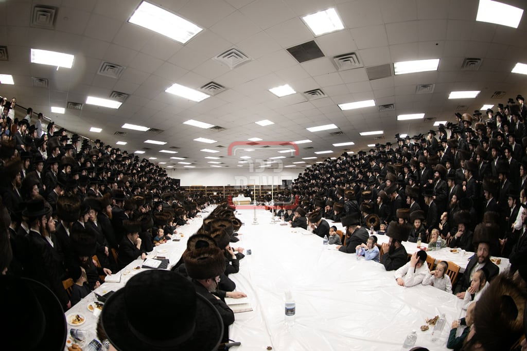 האדמו"ר מסאטמר בטיש ערב ומוצאי יו"כ