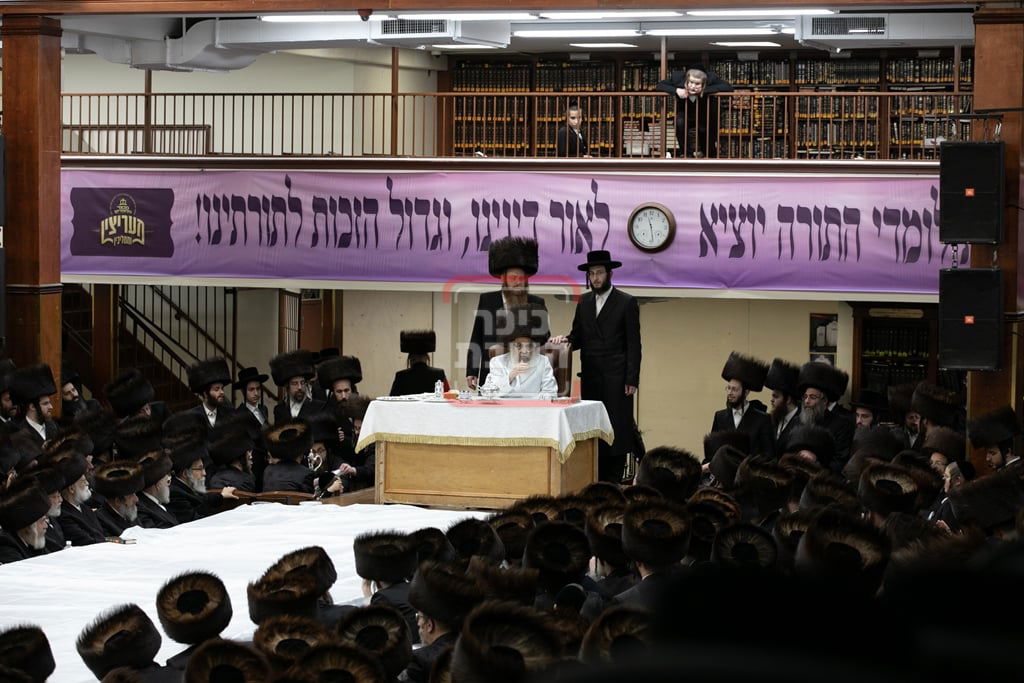 האדמו"ר מסאטמר בטיש ערב ומוצאי יו"כ