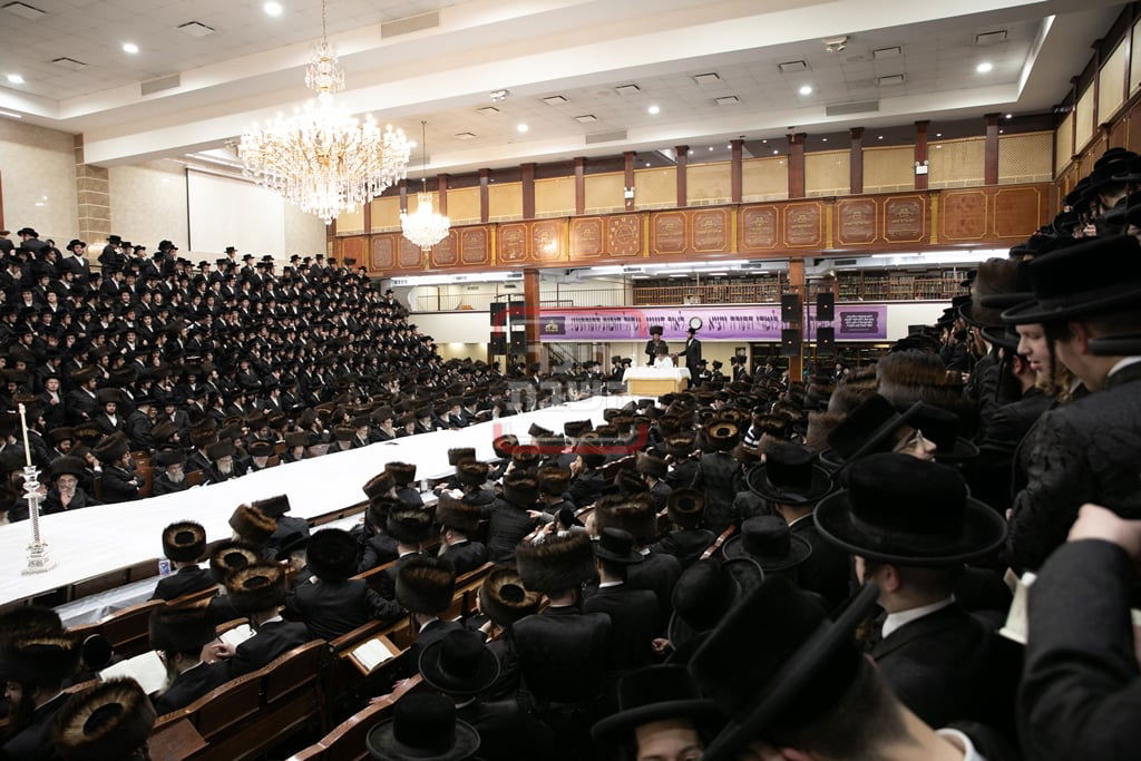 האדמו"ר מסאטמר בטיש ערב ומוצאי יו"כ