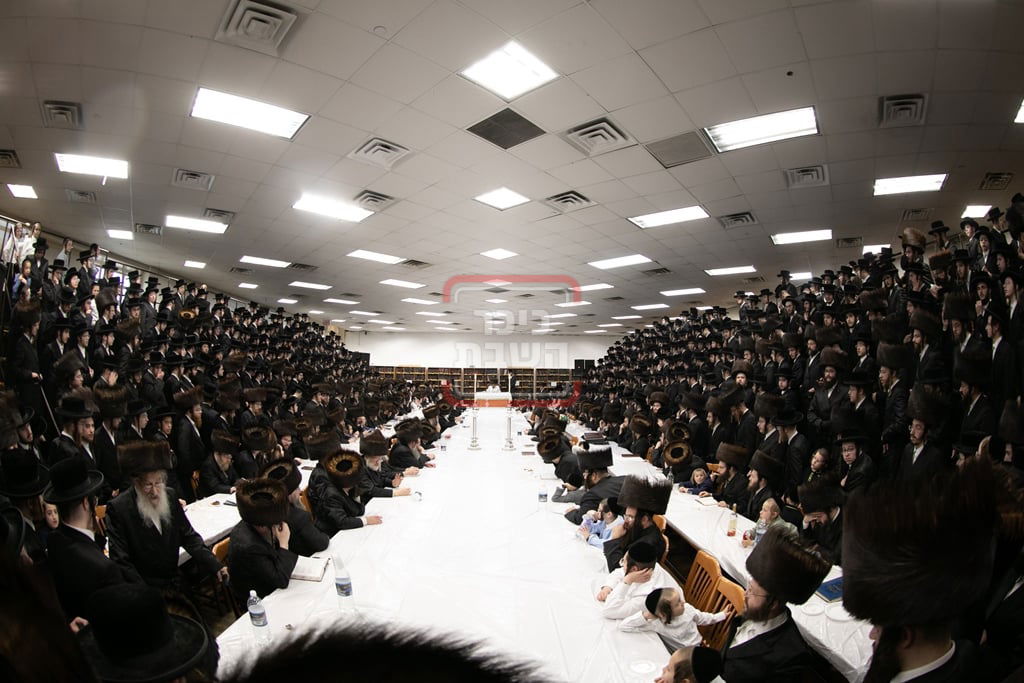 האדמו"ר מסאטמר בטיש ערב ומוצאי יו"כ