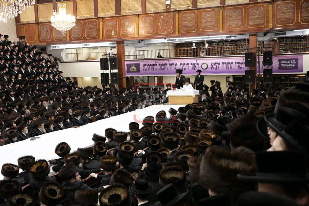 האדמו"ר מסאטמר בטיש ערב ומוצאי יו"כ