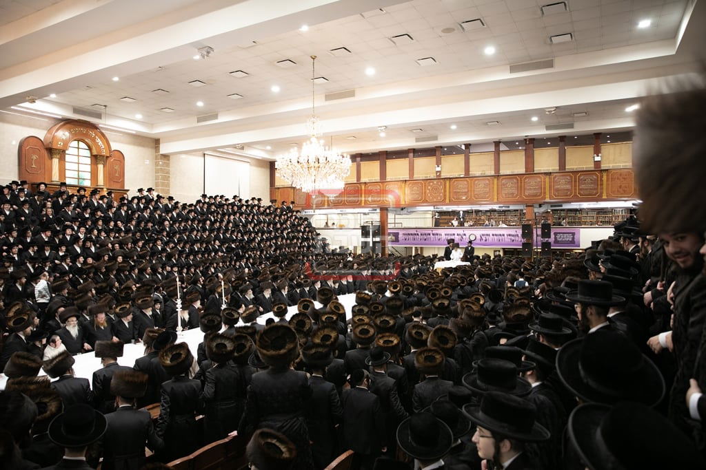 האדמו"ר מסאטמר בטיש ערב ומוצאי יו"כ