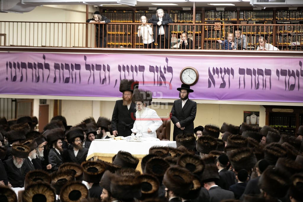 האדמו"ר מסאטמר בטיש ערב ומוצאי יו"כ