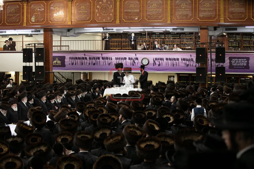 האדמו"ר מסאטמר בטיש ערב ומוצאי יו"כ