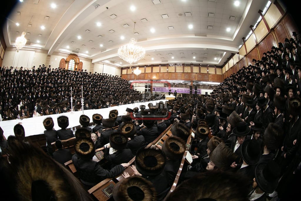 האדמו"ר מסאטמר בטיש ערב ומוצאי יו"כ