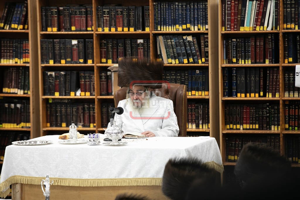 האדמו"ר מסאטמר בטיש ערב ומוצאי יו"כ