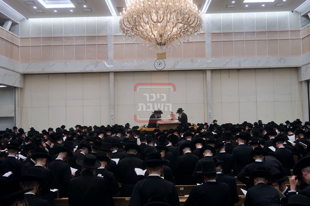 האדמו"ר מסאטמר בקריאת הקורבנות ביום י"ג מידות