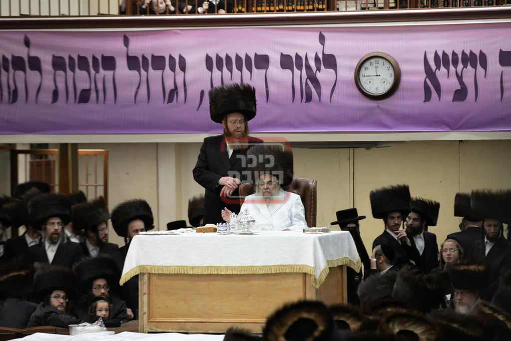 האדמו"ר מסאטמר בטיש ערב ומוצאי יו"כ