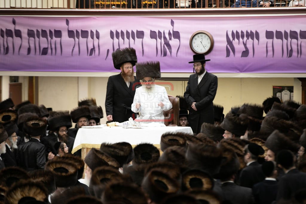 האדמו"ר מסאטמר בטיש ערב ומוצאי יו"כ