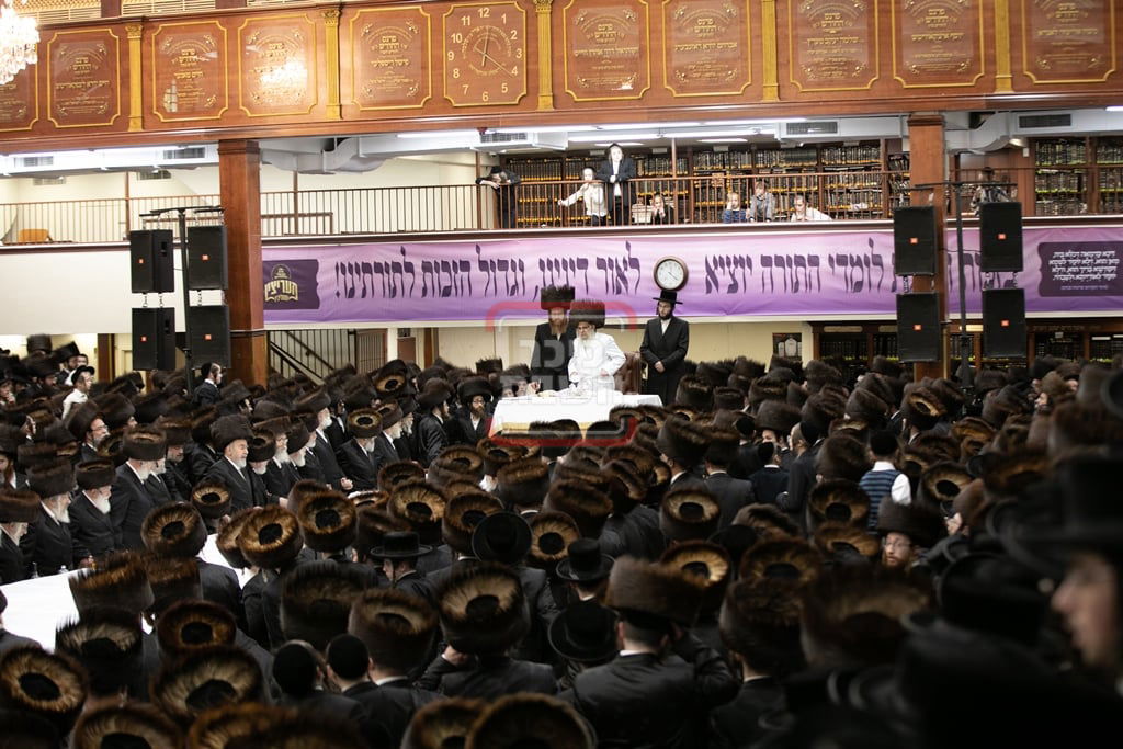 האדמו"ר מסאטמר בטיש ערב ומוצאי יו"כ