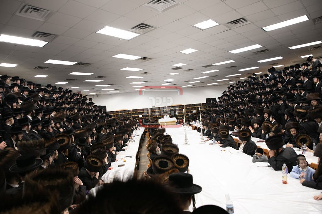 האדמו"ר מסאטמר בטיש ערב ומוצאי יו"כ