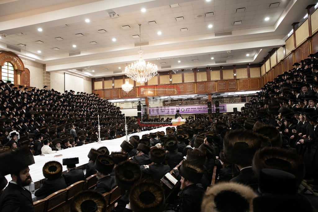 האדמו"ר מסאטמר בטיש ערב ומוצאי יו"כ