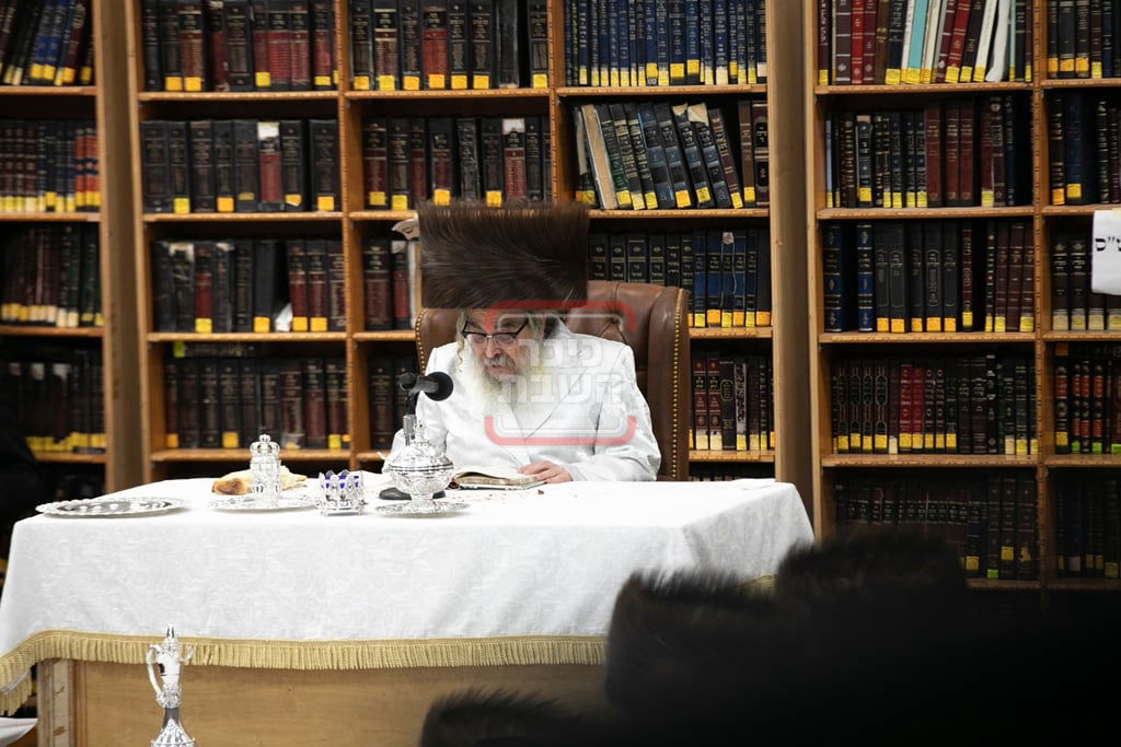 האדמו"ר מסאטמר בטיש ערב ומוצאי יו"כ