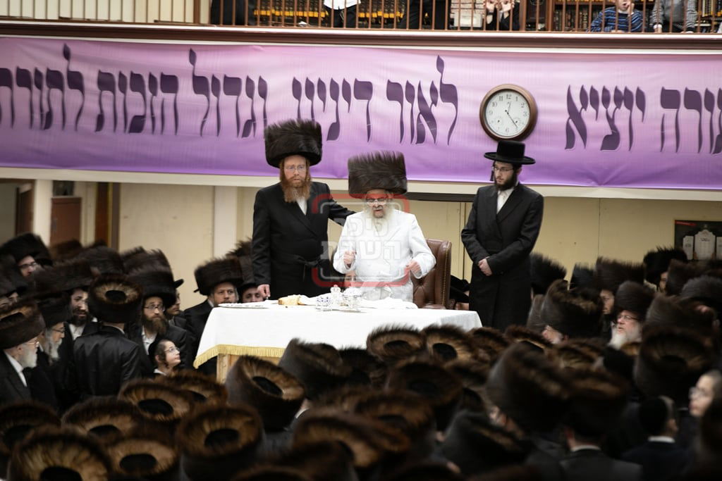 האדמו"ר מסאטמר בטיש ערב ומוצאי יו"כ