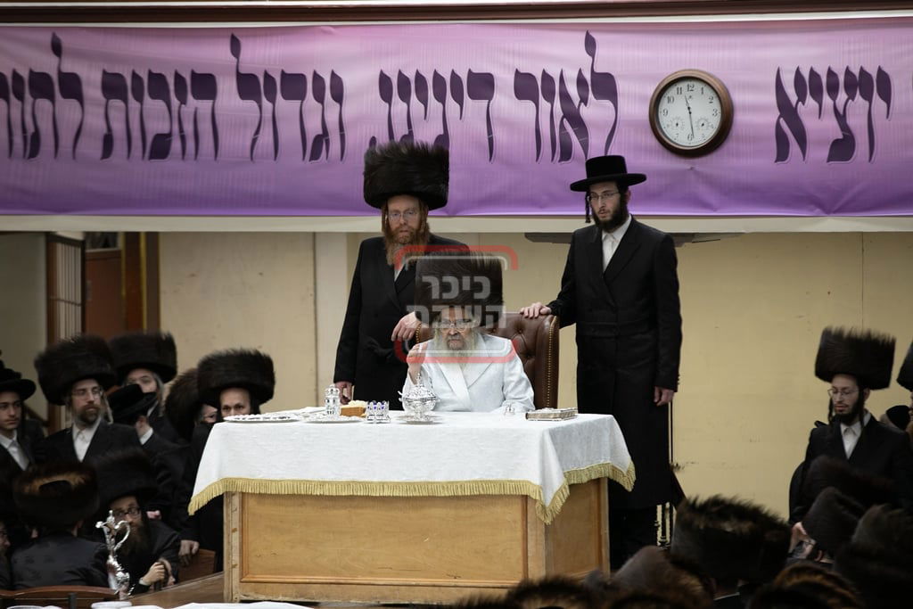 האדמו"ר מסאטמר בטיש ערב ומוצאי יו"כ