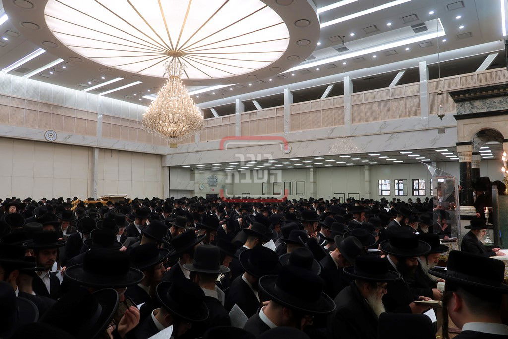 האדמו"ר מסאטמר בקריאת הקורבנות ביום י"ג מידות