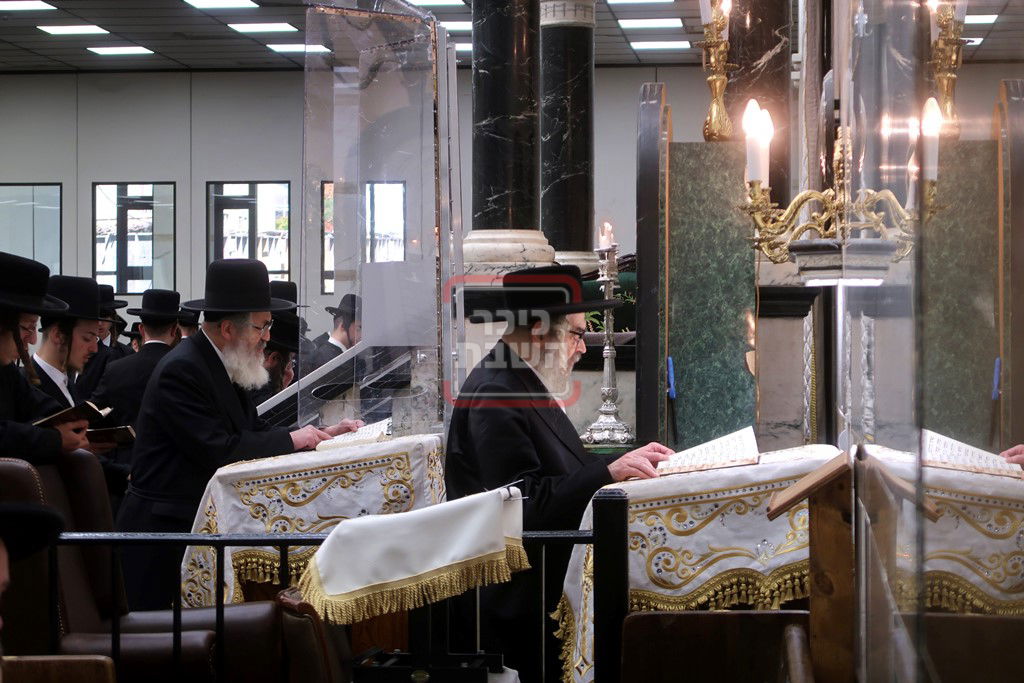 האדמו"ר מסאטמר בקריאת הקורבנות ביום י"ג מידות