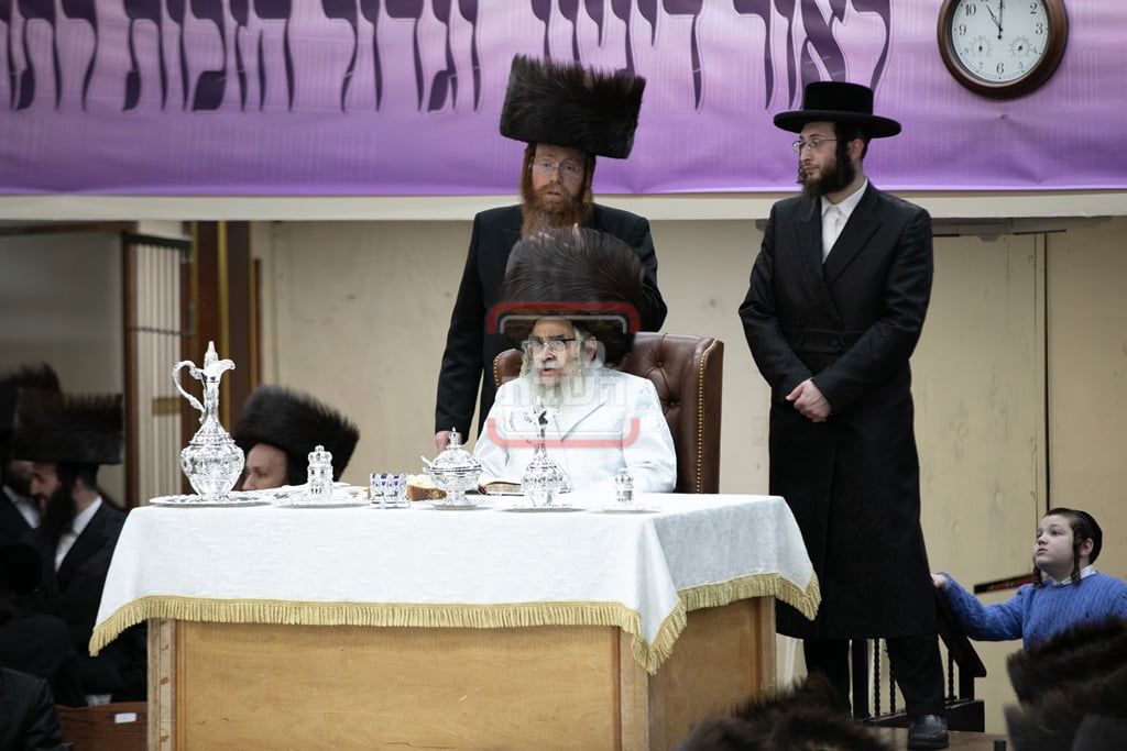 האדמו"ר מסאטמר בטיש ערב ומוצאי יו"כ