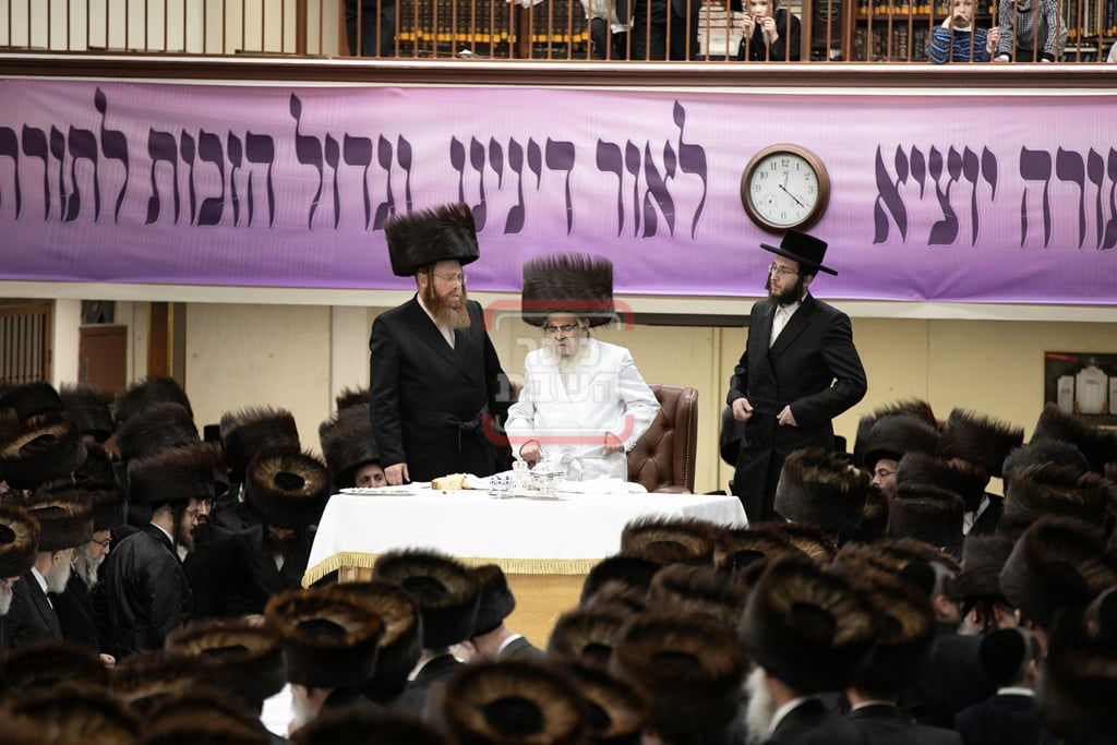 האדמו"ר מסאטמר בטיש ערב ומוצאי יו"כ