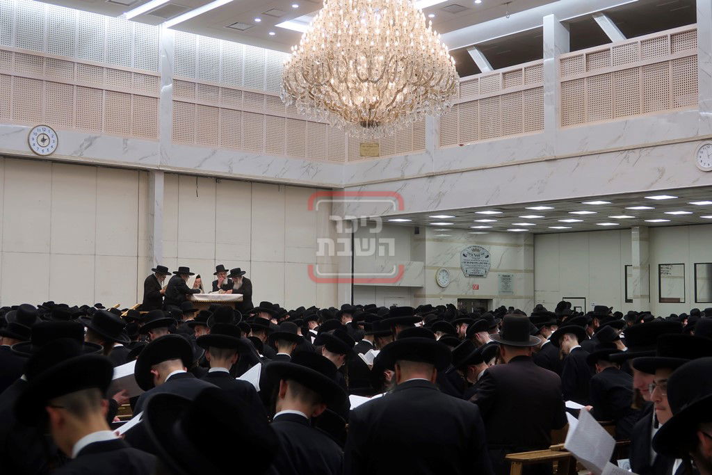 האדמו"ר מסאטמר בקריאת הקורבנות ביום י"ג מידות