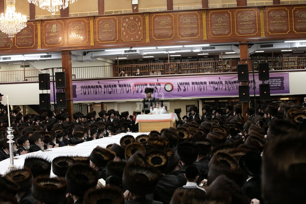 האדמו"ר מסאטמר בטיש ערב ומוצאי יו"כ