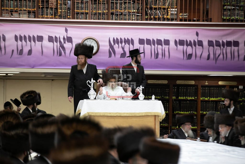 האדמו"ר מסאטמר בטיש ערב ומוצאי יו"כ