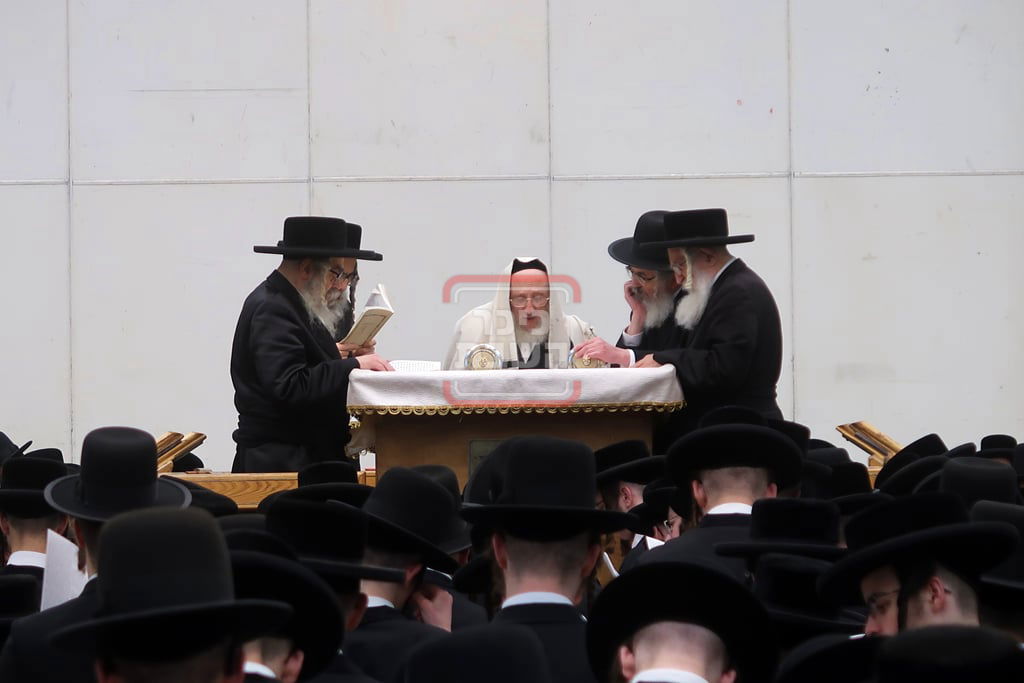 האדמו"ר מסאטמר בקריאת הקורבנות ביום י"ג מידות