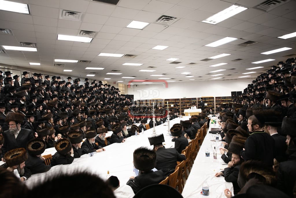 האדמו"ר מסאטמר בטיש ערב ומוצאי יו"כ