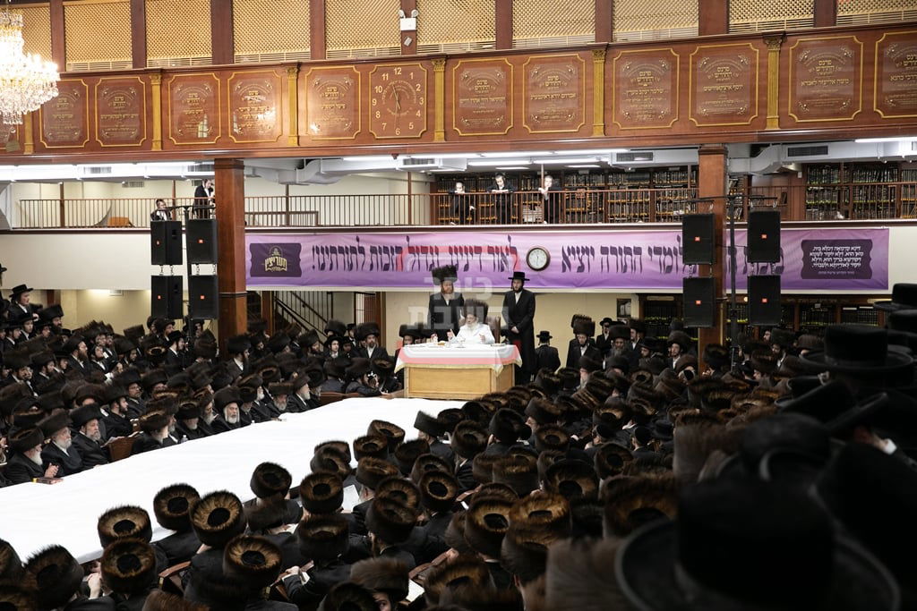 האדמו"ר מסאטמר בטיש ערב ומוצאי יו"כ