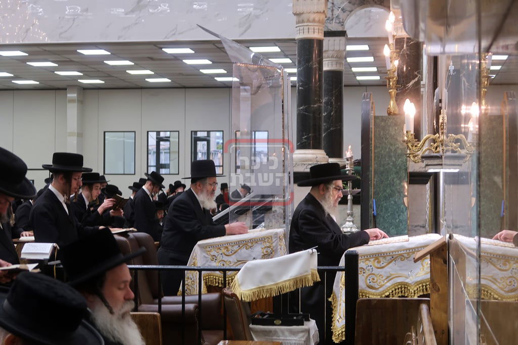 האדמו"ר מסאטמר בקריאת הקורבנות ביום י"ג מידות