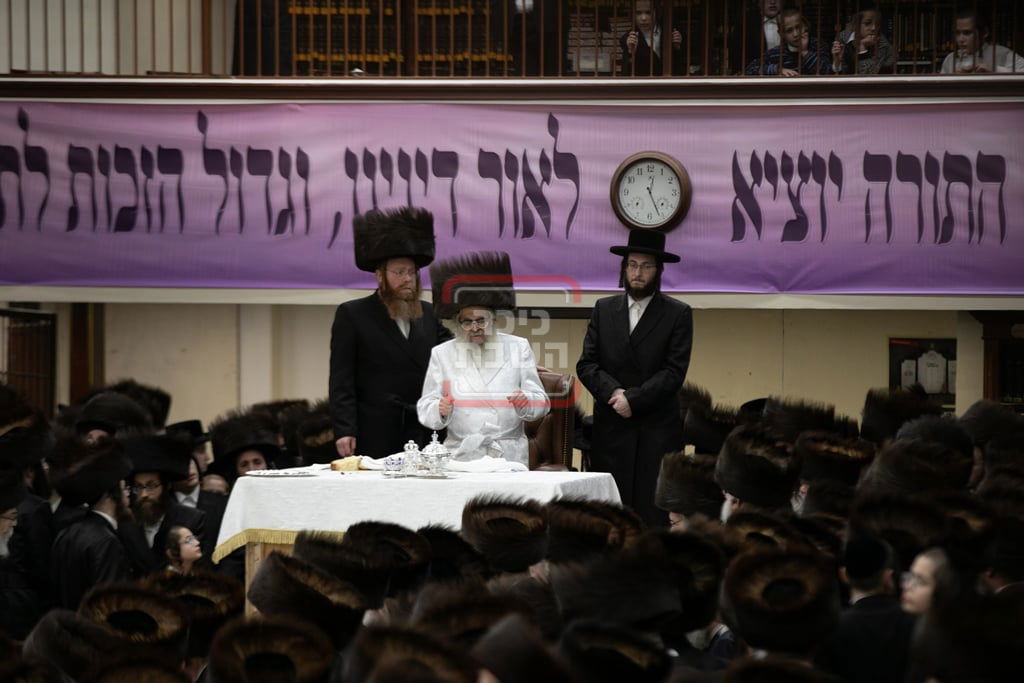 האדמו"ר מסאטמר בטיש ערב ומוצאי יו"כ