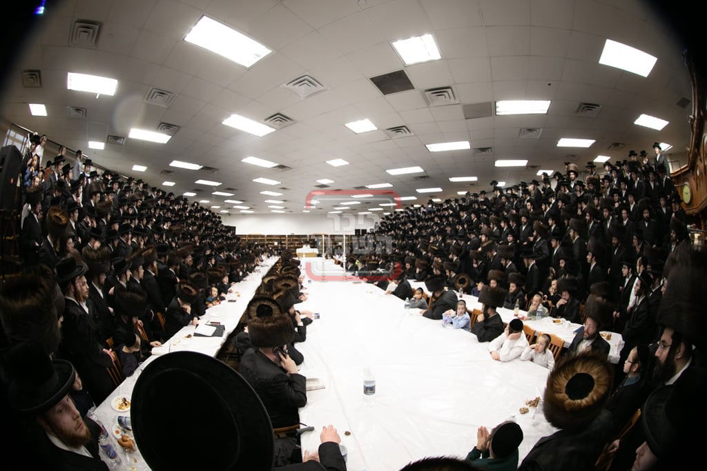 האדמו"ר מסאטמר בטיש ערב ומוצאי יו"כ