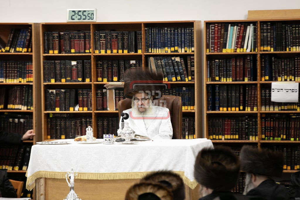 האדמו"ר מסאטמר בטיש ערב ומוצאי יו"כ