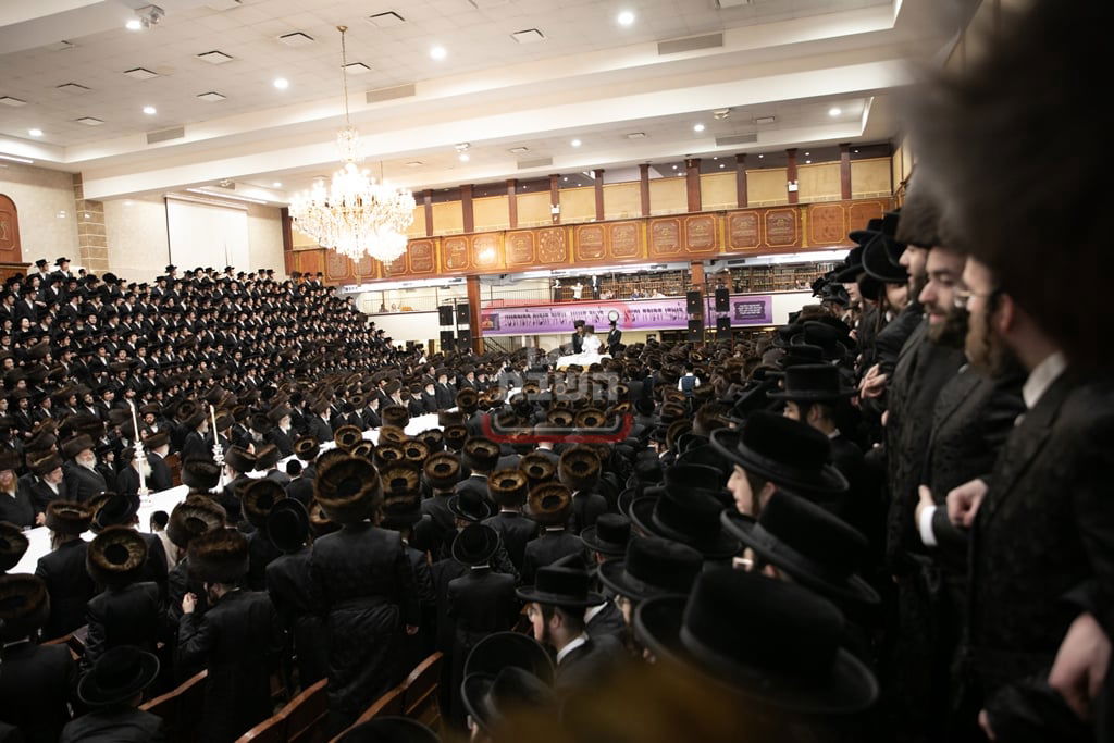 האדמו"ר מסאטמר בטיש ערב ומוצאי יו"כ