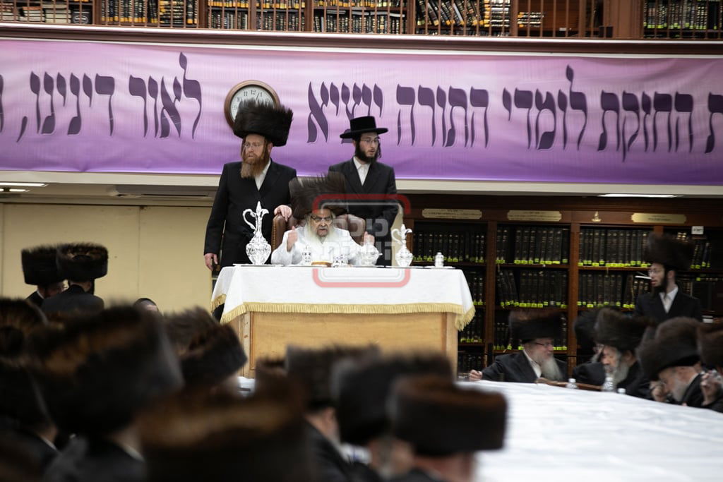 האדמו"ר מסאטמר בטיש ערב ומוצאי יו"כ