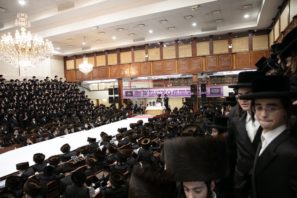 האדמו"ר מסאטמר בטיש ערב ומוצאי יו"כ