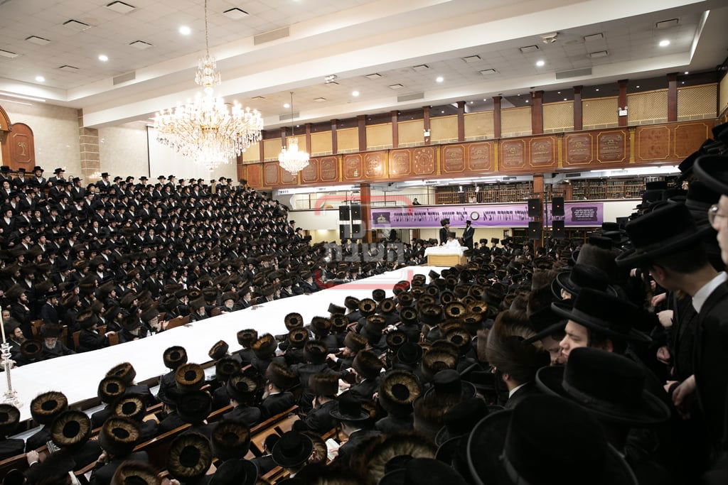 האדמו"ר מסאטמר בטיש ערב ומוצאי יו"כ