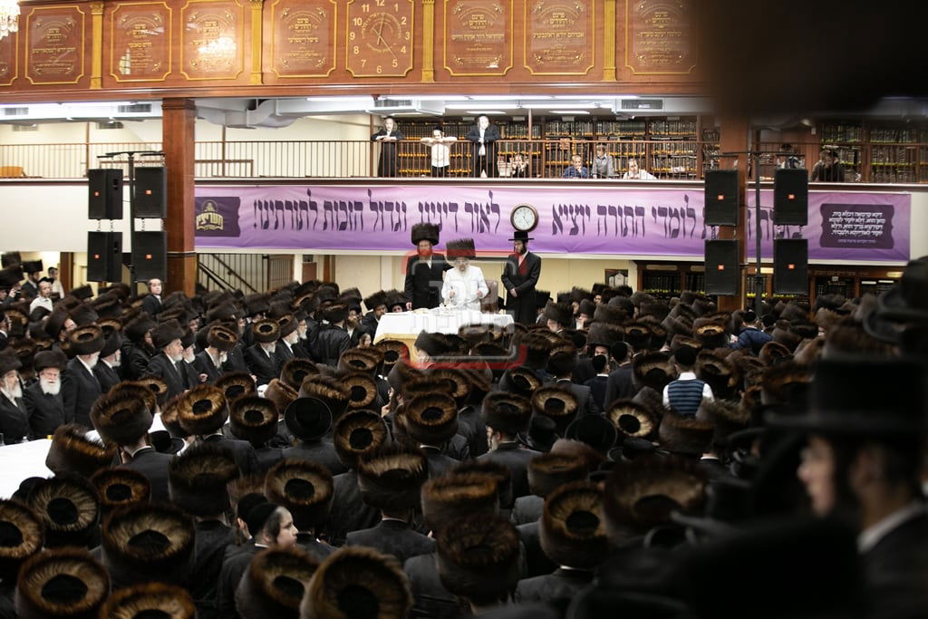 האדמו"ר מסאטמר בטיש ערב ומוצאי יו"כ