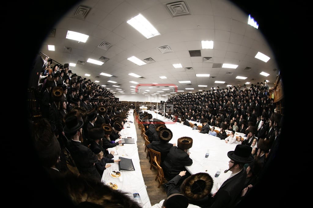 האדמו"ר מסאטמר בטיש ערב ומוצאי יו"כ