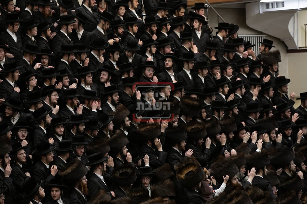 האדמו"ר מסאטמר בטיש ערב ומוצאי יו"כ