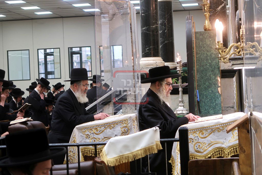 האדמו"ר מסאטמר בקריאת הקורבנות ביום י"ג מידות