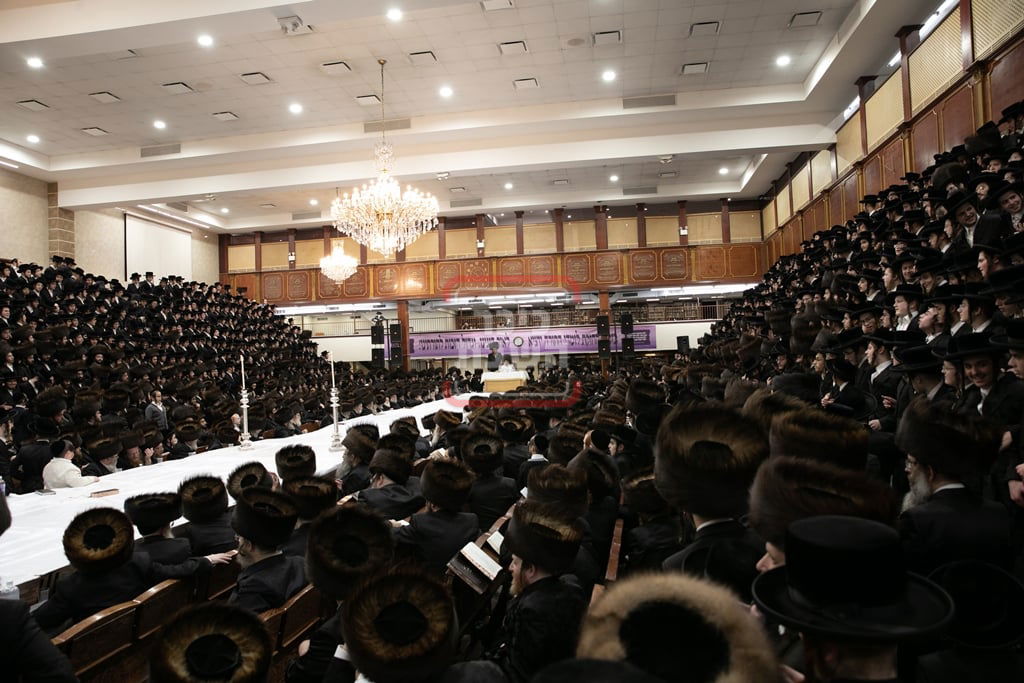 האדמו"ר מסאטמר בטיש ערב ומוצאי יו"כ