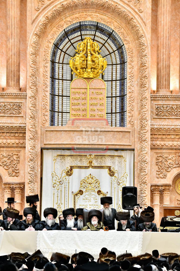 האדמו"ר מויז'ניץ בשמחת בית השואבה 