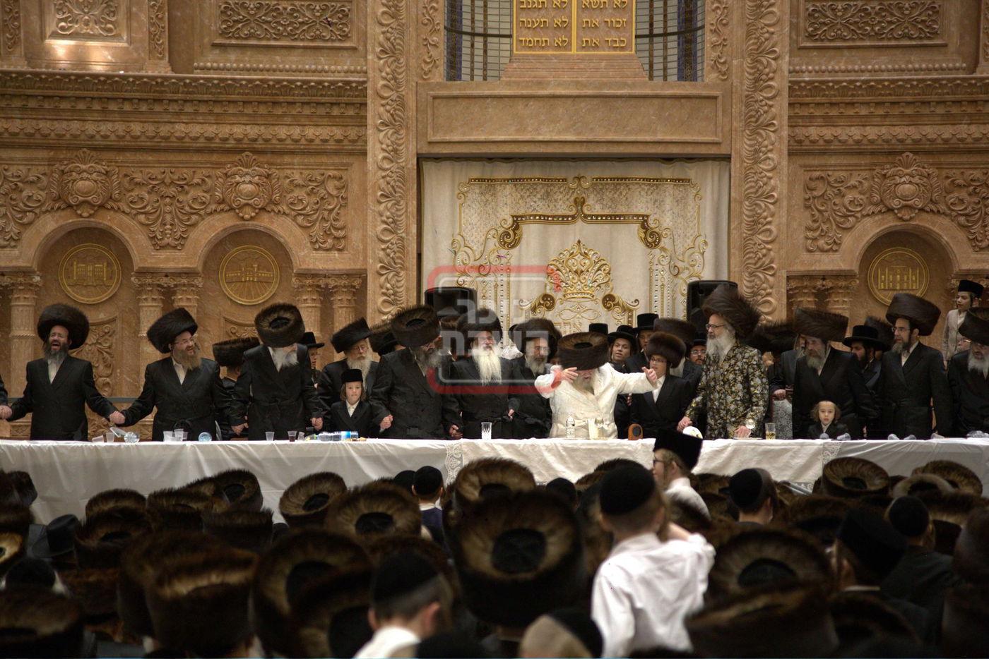 נעילת החג בחצה"ק ויז'ניץ בשילוב בר מצווה לנין האדמו"ר