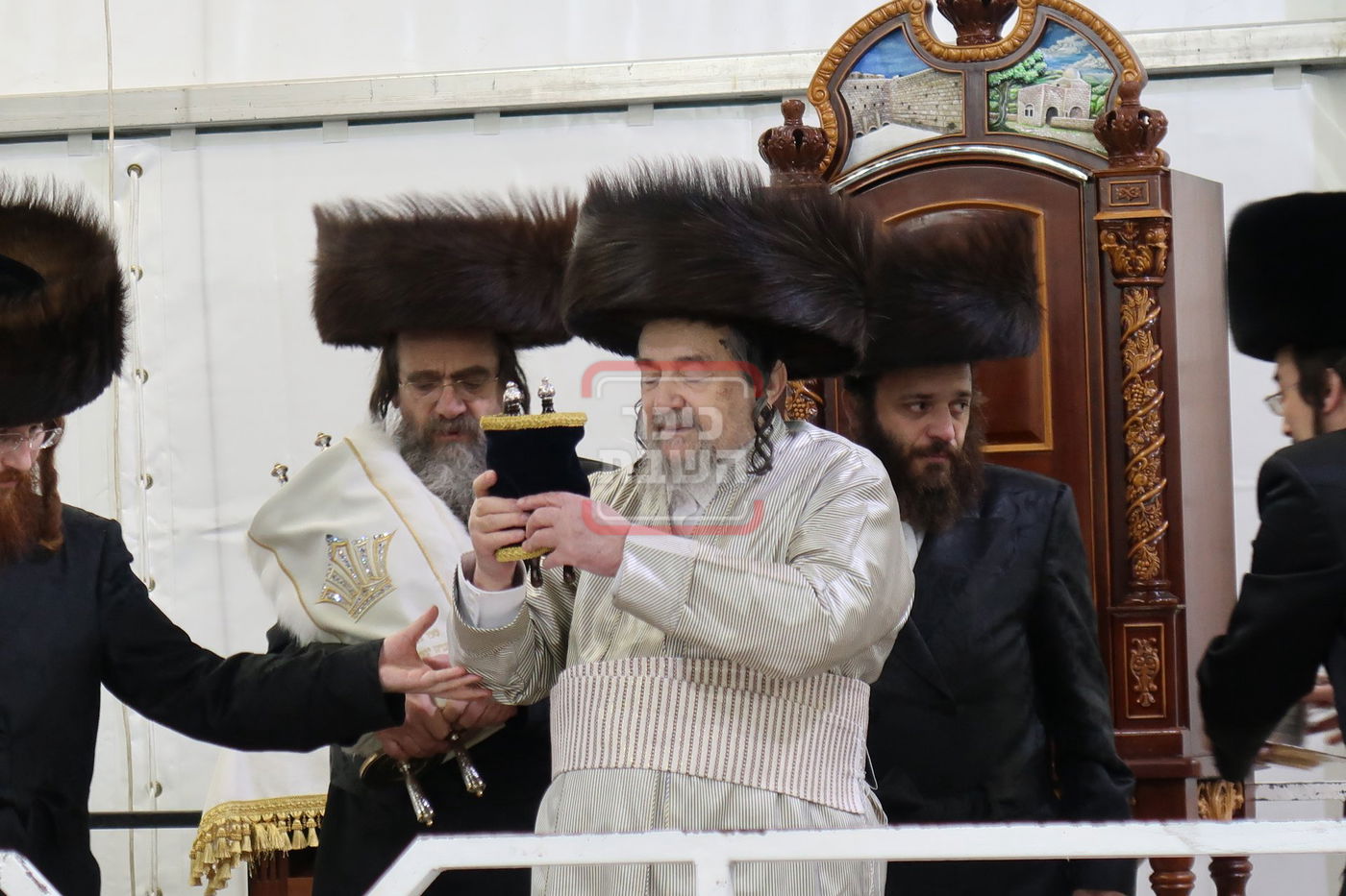 חג הסוכות אצל הגה"צ רבי יעקב מאיר שעכטער