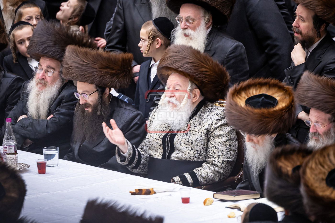 מוצאי יו"ט אצל האדמו"ר מבאבוב 