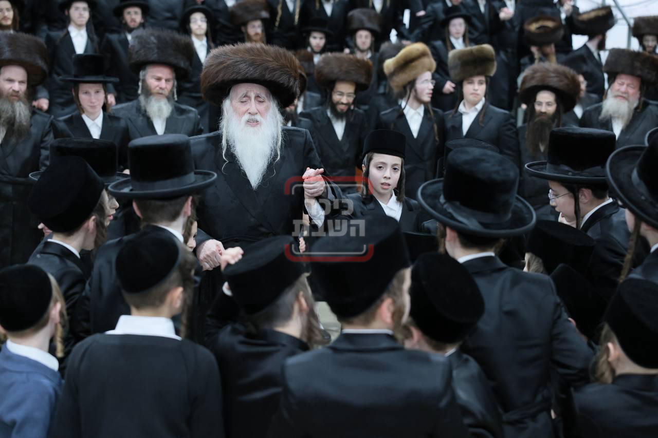 שמחת נישואי נכד האדמו"ר ממחנובקא בעלזא 