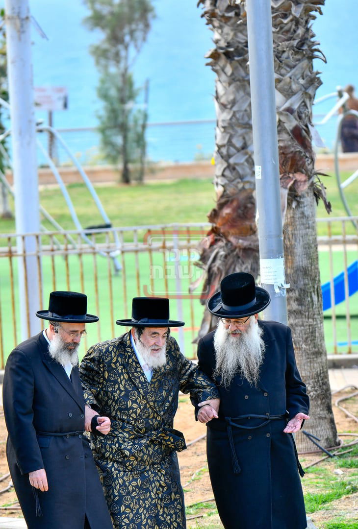 האדמו"ר מויז'ניץ בנאות דשא בנתניה