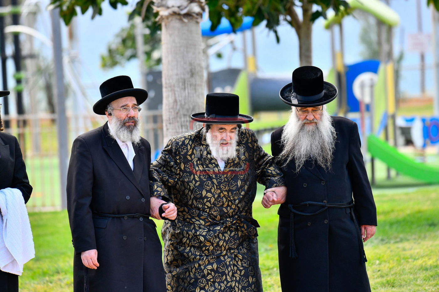 האדמו"ר מויז'ניץ בנאות דשא בנתניה