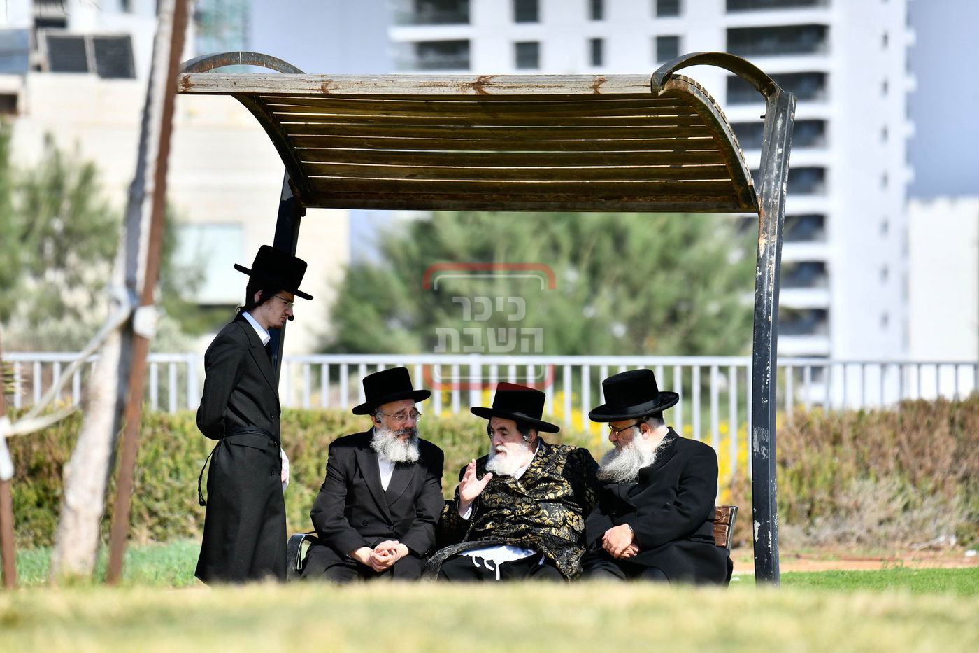 האדמו"ר מויז'ניץ בנאות דשא בנתניה